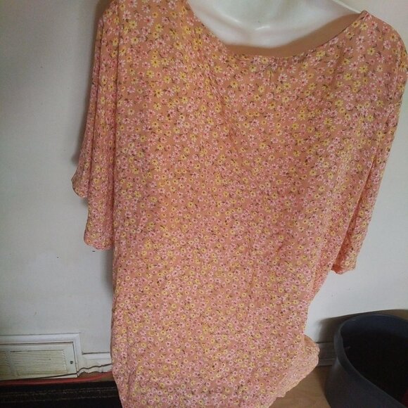 💲1⃣▶▶3x peachy orange top Pretty - Picture 7 of 7